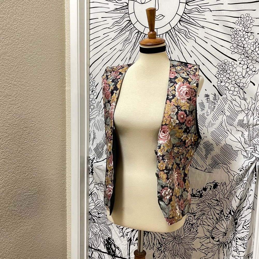 🌈 Beautiful Vintage floral vest - Picture 4 of 12